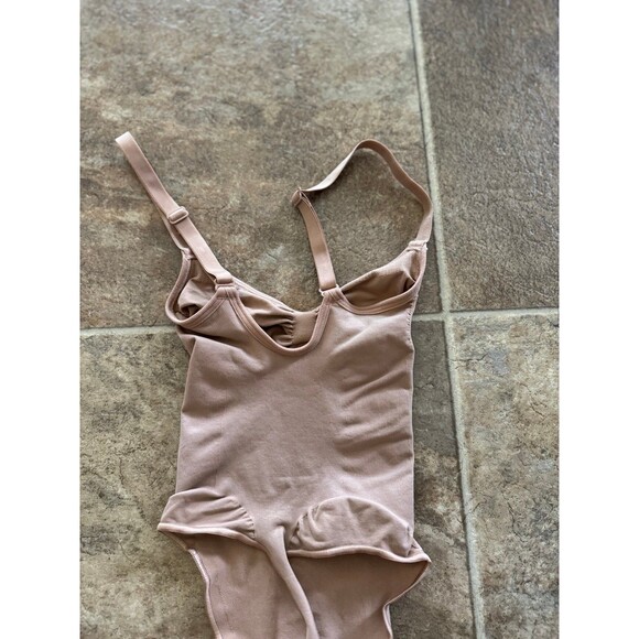 Skims Seamless Sculpt Thong Bodysuit Clay Size XS - Picture 6 of 8